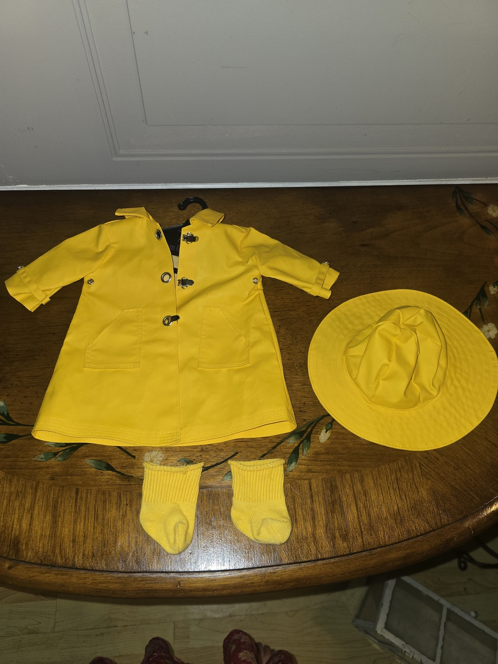 American Girl Molly Raincoat And Hat